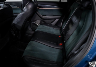 Подержанный автомобиль Geely Monjaro 2023 года (10 фото)