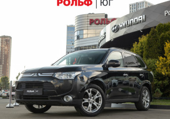 Подержанный автомобиль Mitsubishi Outlander 2013 года (1 фото)
