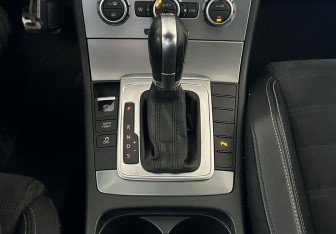 Подержанный автомобиль Volkswagen Passat CC 2012 года (14 фото)