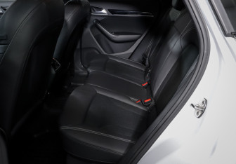 Подержанный автомобиль Audi Q3 2018 года (10 фото)