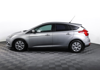 Подержанный автомобиль Ford Focus Hatchback 2013 года (8 фото)