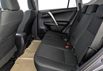 Подержанный автомобиль Toyota RAV4 2013 года (12 фото)