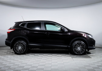 Подержанный автомобиль Nissan Qashqai 2014 года (4 фото)