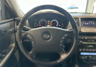 Подержанный автомобиль Kia Opirus 2008 года (13 фото)