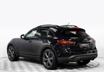 Подержанный автомобиль Infiniti FX 2009 года (5 фото)