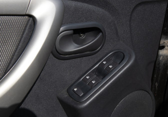 Подержанный автомобиль Renault Duster 2014 года (13 фото)