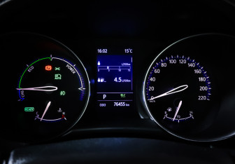 Подержанный автомобиль Toyota C-HR 2020 года (16 фото)