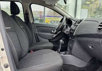 Подержанный автомобиль Renault Sandero 2018 года (10 фото)