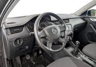 Подержанный автомобиль Skoda Octavia Liftback 2014 года (16 фото)