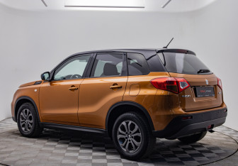 Подержанный автомобиль Suzuki Vitara 2015 года (3 фото)