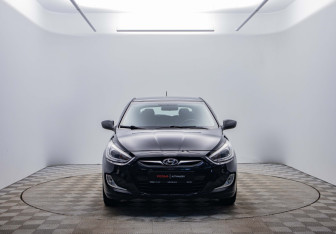 Подержанный автомобиль Hyundai Solaris Hatchback 2013 года (8 фото)