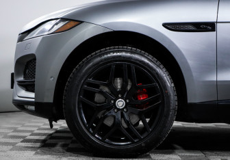 Подержанный автомобиль Jaguar F-Pace 2021 года (15 фото)