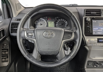 Подержанный автомобиль Toyota Land Cruiser Prado 2018 года (22 фото)