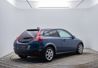 Подержанный автомобиль Volvo C30 2009 года (5 фото)
