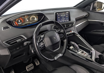 Подержанный автомобиль Peugeot 3008 2018 года (15 фото)