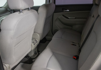 Подержанный автомобиль Chevrolet Orlando 2012 года (11 фото)