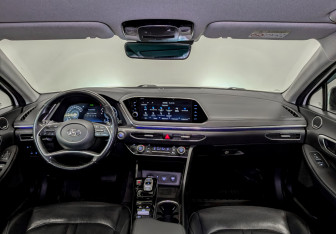 Подержанный автомобиль Hyundai Sonata 2022 года (14 фото)