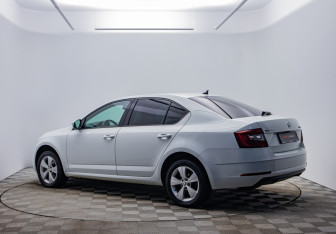 Подержанный автомобиль Skoda Octavia Liftback 2018 года (7 фото)