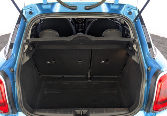 Подержанный автомобиль MINI Hatch 2018 года (10 фото)