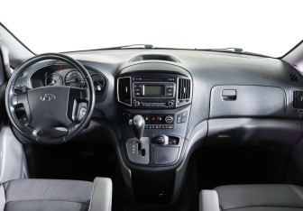 Подержанный автомобиль Hyundai Grand Starex 2018 года (10 фото)