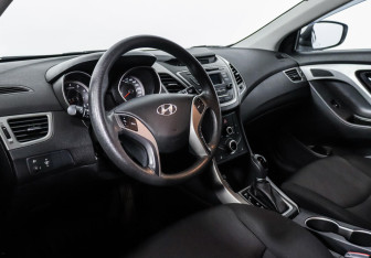 Подержанный автомобиль Hyundai Elantra Sedan 2014 года (7 фото)
