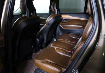 Подержанный автомобиль Volvo XC90 2018 года (12 фото)
