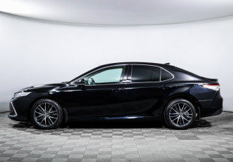 Подержанный автомобиль Toyota Camry Sedan 2021 года (8 фото)