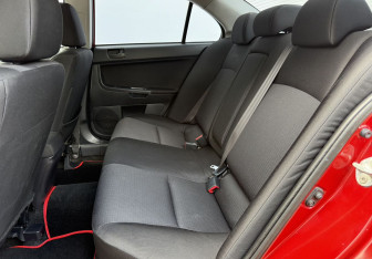 Подержанный автомобиль Mitsubishi Lancer Sedan 2007 года (11 фото)