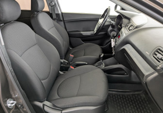 Подержанный автомобиль Kia Rio Sedan 2017 года (23 фото)