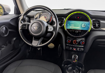 Подержанный автомобиль MINI Hatch 2021 года (27 фото)