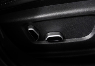 Подержанный автомобиль Hongqi H5 2023 года (20 фото)