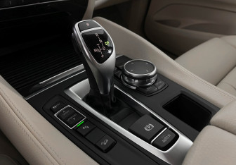 Подержанный автомобиль BMW X6 2015 года (17 фото)