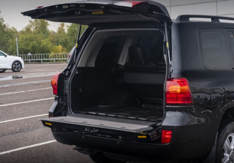 Подержанный автомобиль Toyota Land Cruiser Suv 2014 года (23 фото)