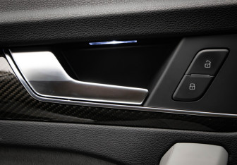 Подержанный автомобиль Audi Q5 2021 года (15 фото)