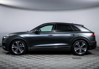 Подержанный автомобиль Audi Q8 2021 года (8 фото)