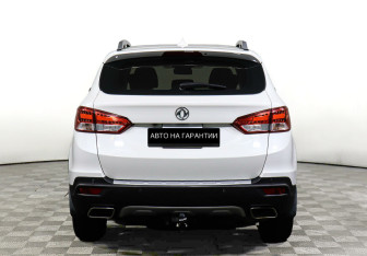 Подержанный автомобиль DongFeng AX7 2017 года (4 фото)