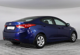 Подержанный автомобиль Hyundai Elantra Sedan 2011 года (3 фото)