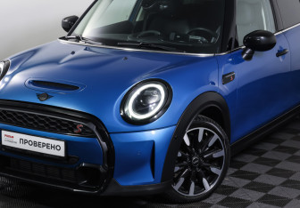 Подержанный автомобиль MINI Hatch 2021 года (24 фото)
