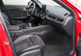 Подержанный автомобиль Audi A4 Sedan 2020 года (11 фото)
