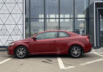 Подержанный автомобиль Kia Cerato Coupe 2011 года (8 фото)