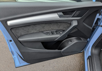 Подержанный автомобиль Audi SQ5 2019 года (19 фото)