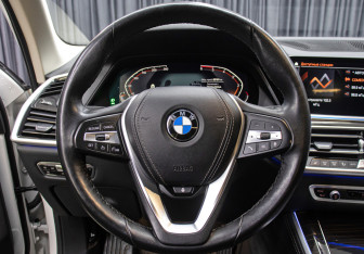 Подержанный автомобиль BMW X5 2021 года (17 фото)