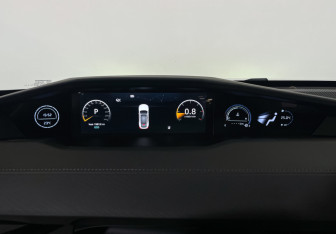 Подержанный автомобиль Changan UNI-V 2023 года (11 фото)