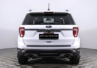 Подержанный автомобиль Ford Explorer 2019 года (4 фото)