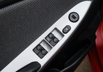 Подержанный автомобиль Hyundai Solaris Hatchback 2012 года (13 фото)