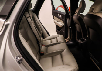 Подержанный автомобиль Volvo XC60 2019 года (22 фото)