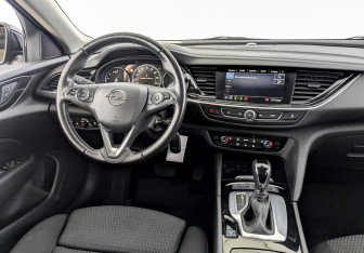 Подержанный автомобиль Opel Insignia Liftback 2021 года (26 фото)