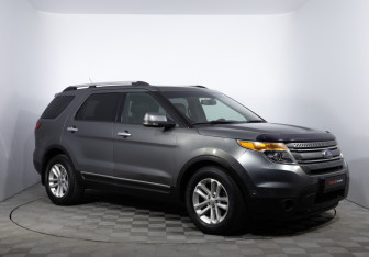 Подержанный автомобиль Ford Explorer 2012 года (3 фото)