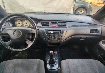Подержанный автомобиль Mitsubishi Lancer Sedan 2005 года (9 фото)