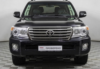 Подержанный автомобиль Toyota Land Cruiser Suv 2015 года (2 фото)
